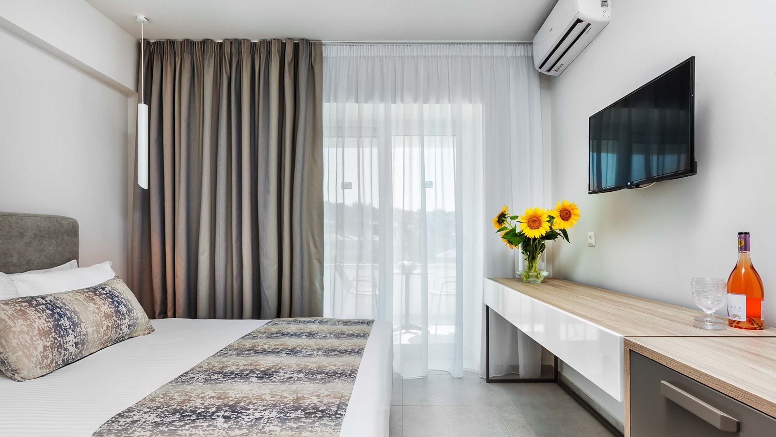 rooms-double-premium-room-sea-view