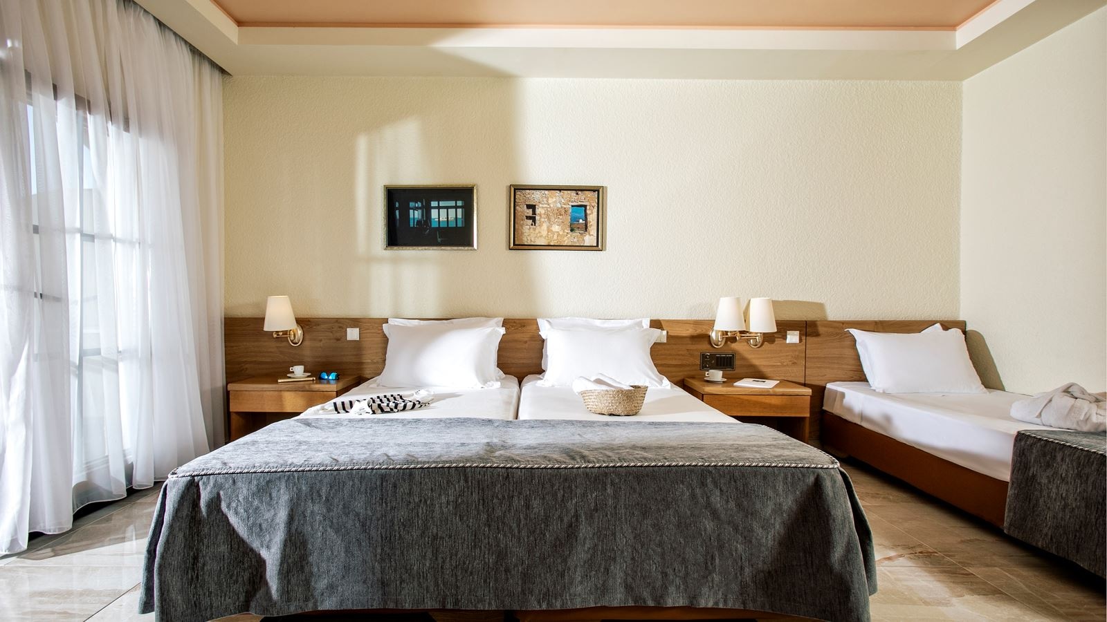 rooms-family-room-sea-view-bungalow