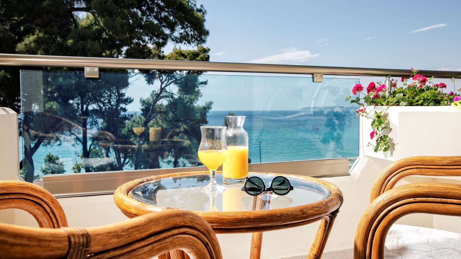 rooms-family-room-sea-view-bungalow