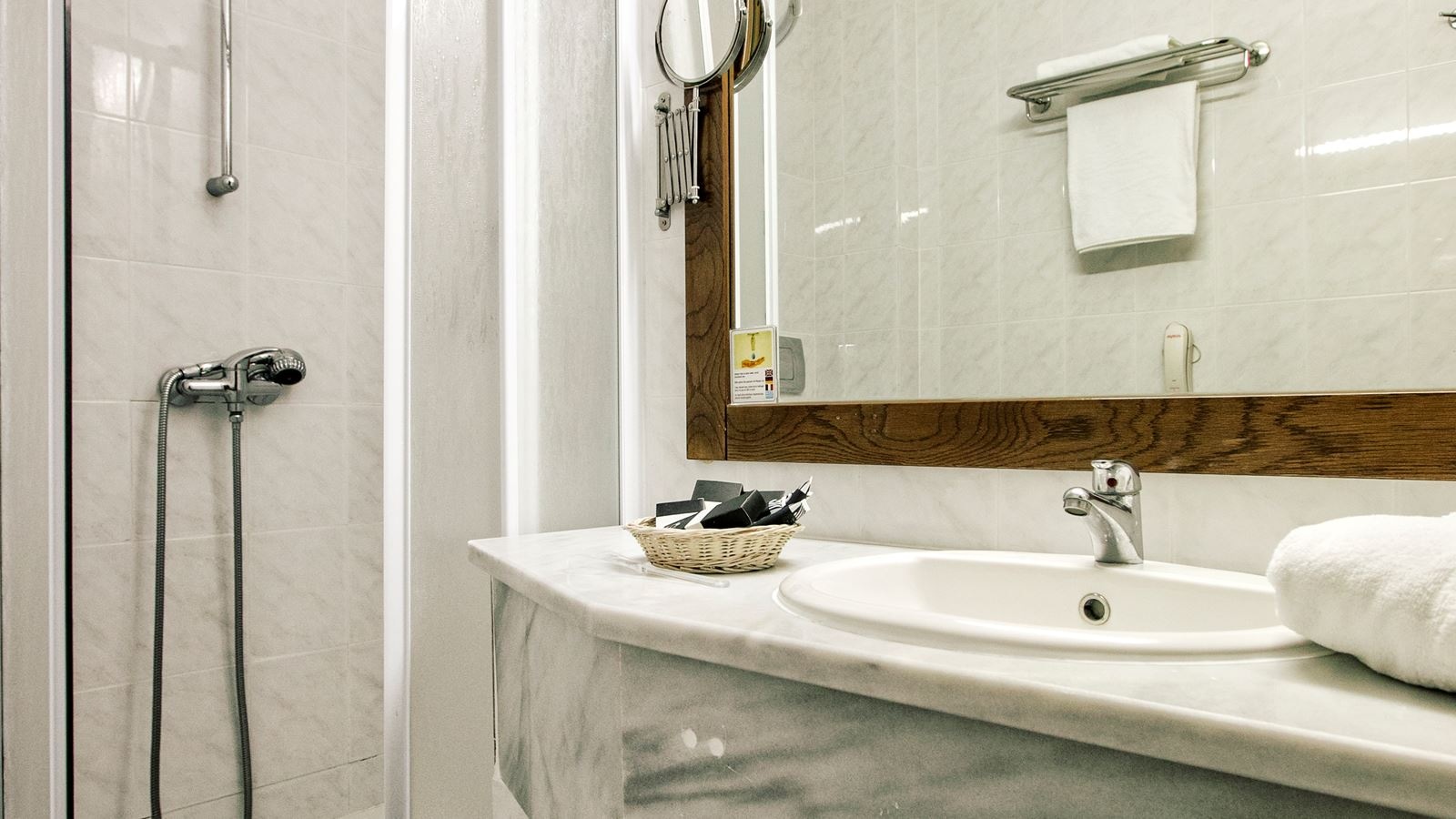 rooms-suite-main-building--sea-view