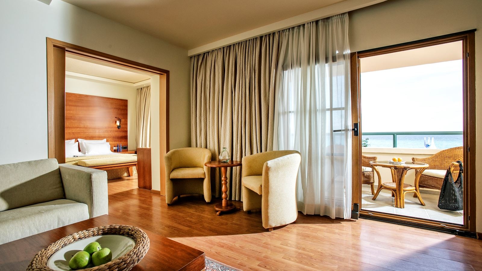 rooms-suite-main-building--sea-view