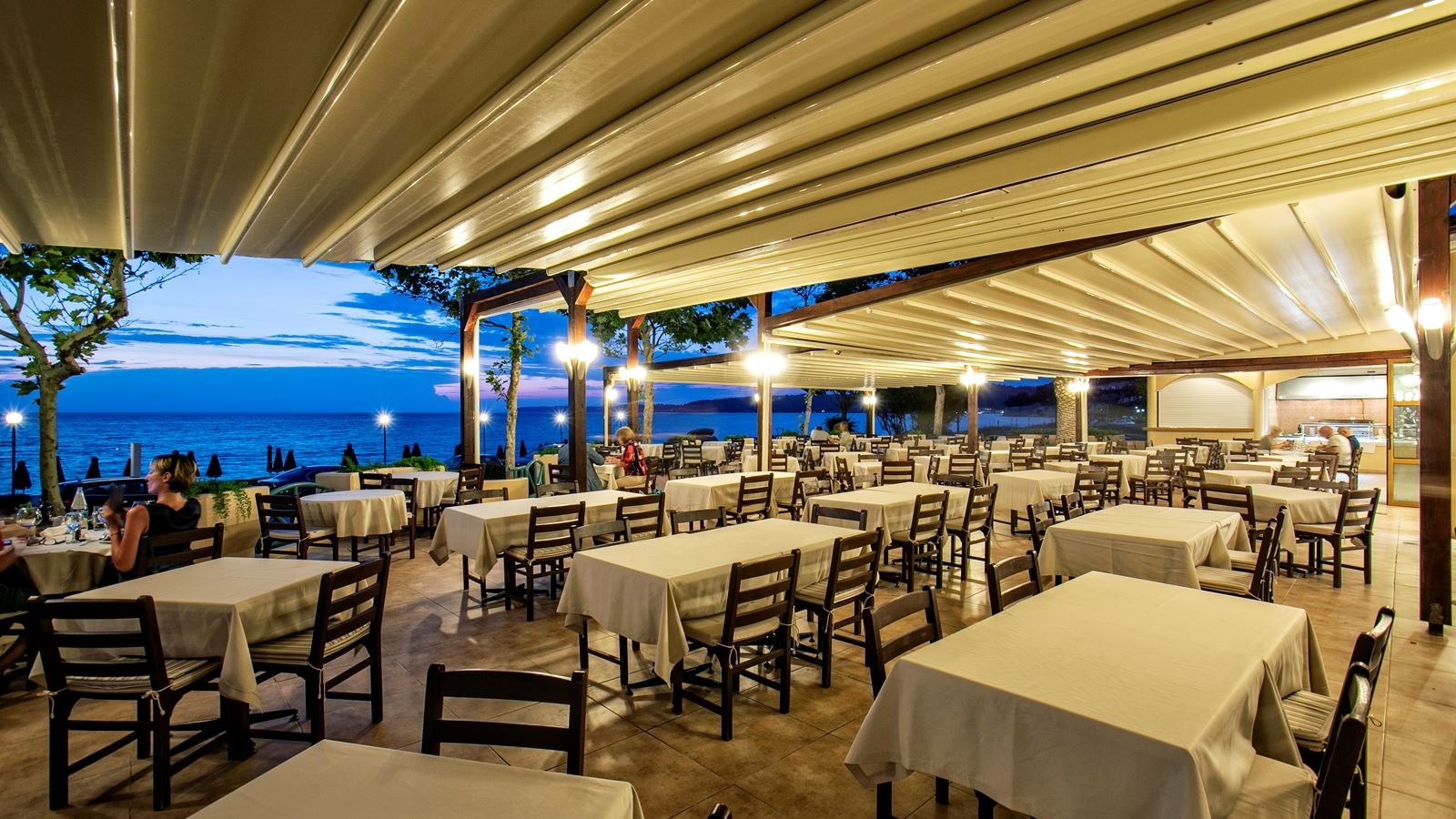 restaurants-main-building