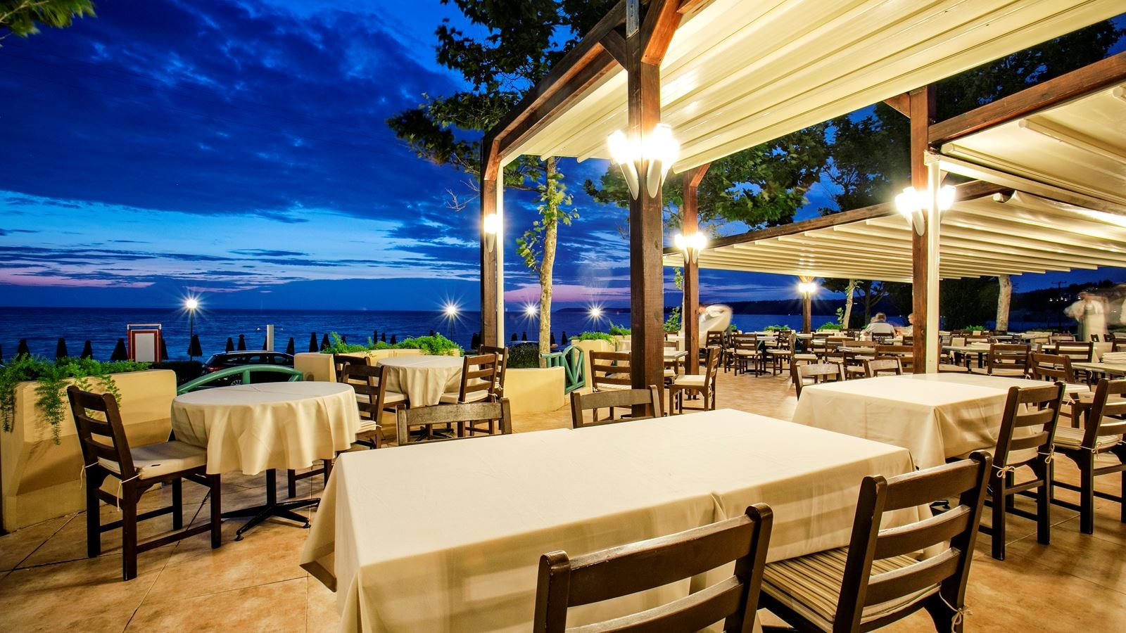 restaurants-main-building