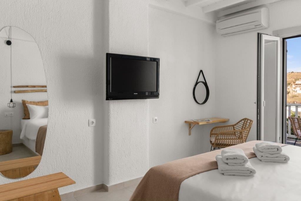 rooms-friends-and-family-room