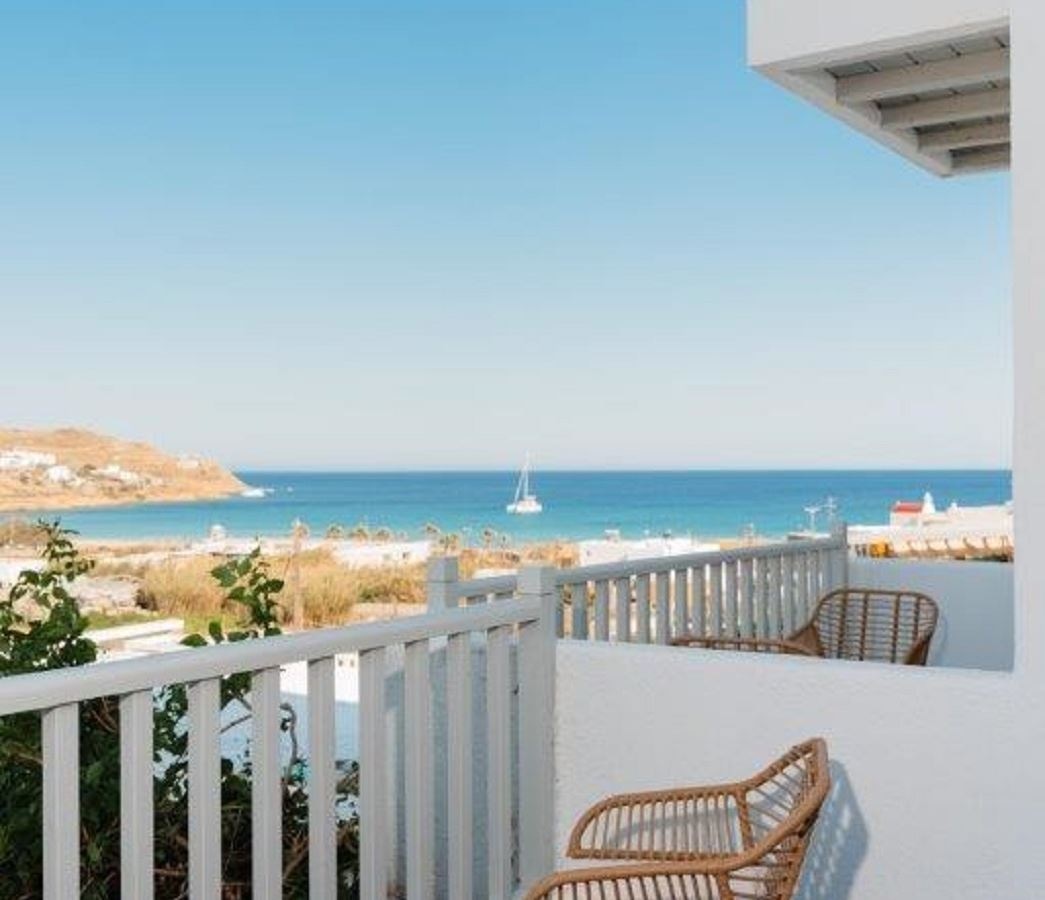 rooms-friends-and-family-room-sea-view