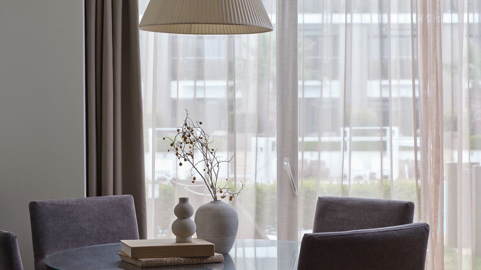 rooms-executive-suite-pool-view