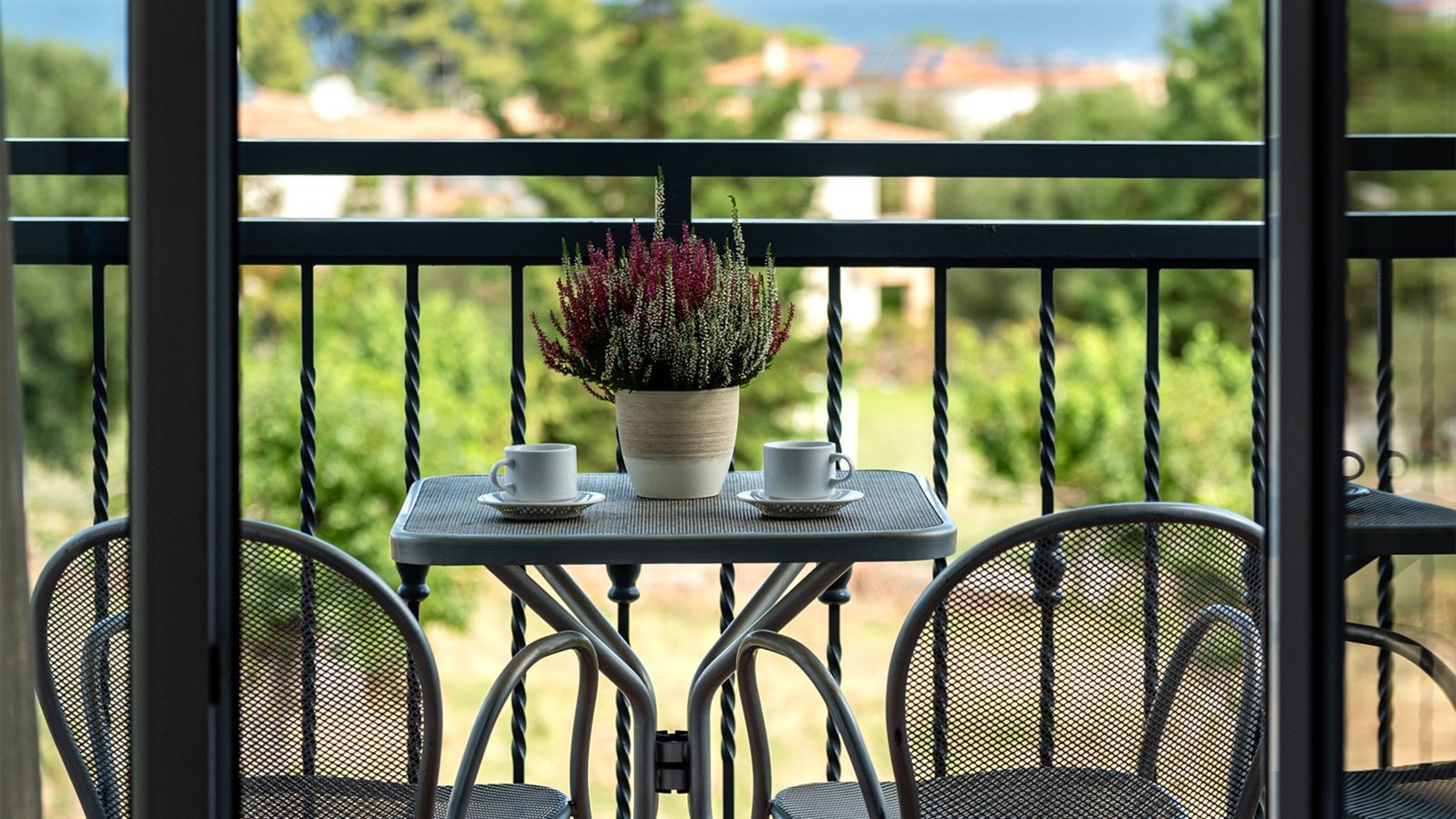 rooms-comfort-room-1st-or-2nd-floor