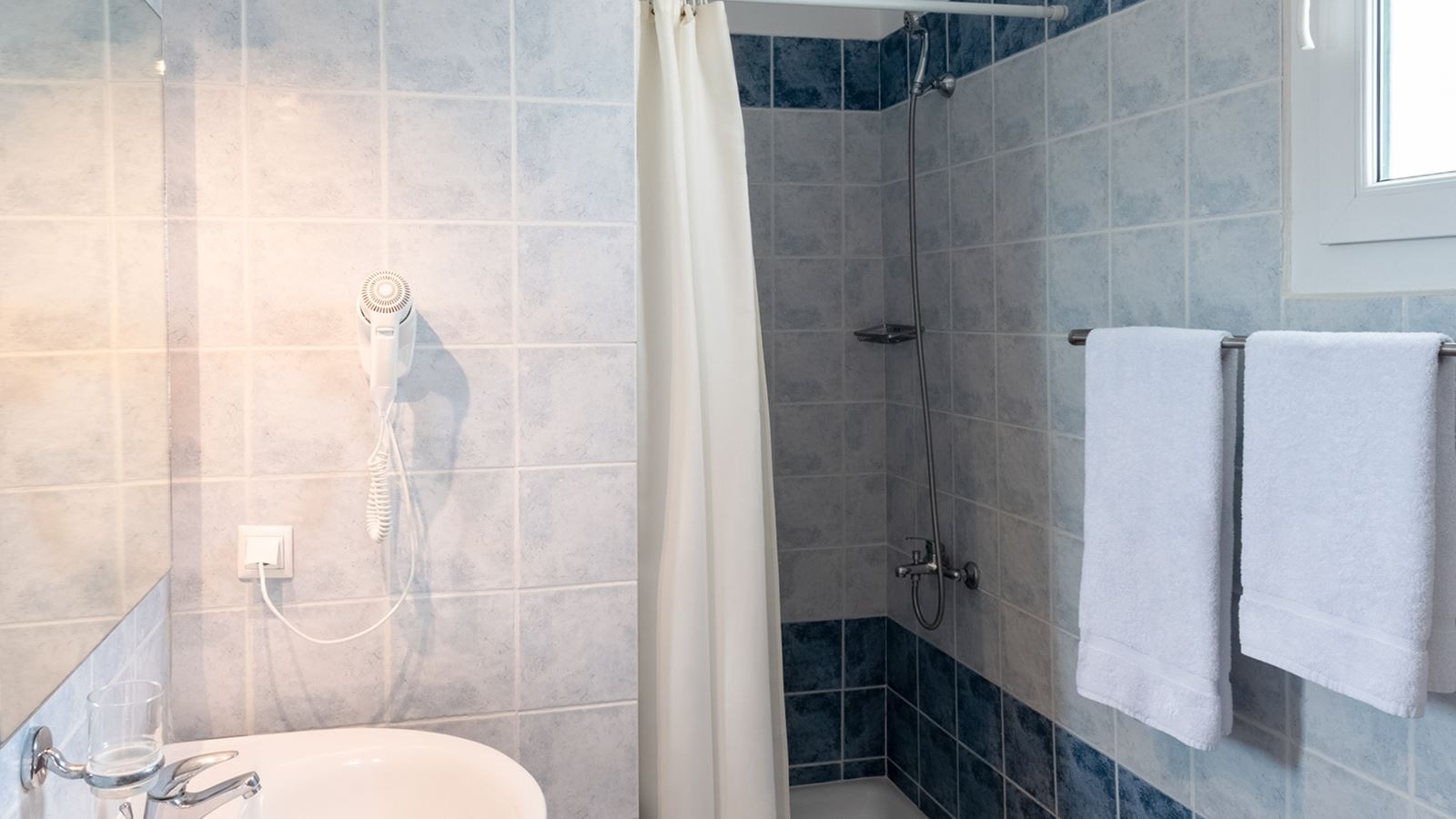 rooms-comfort-room-1st-or-2nd-floor