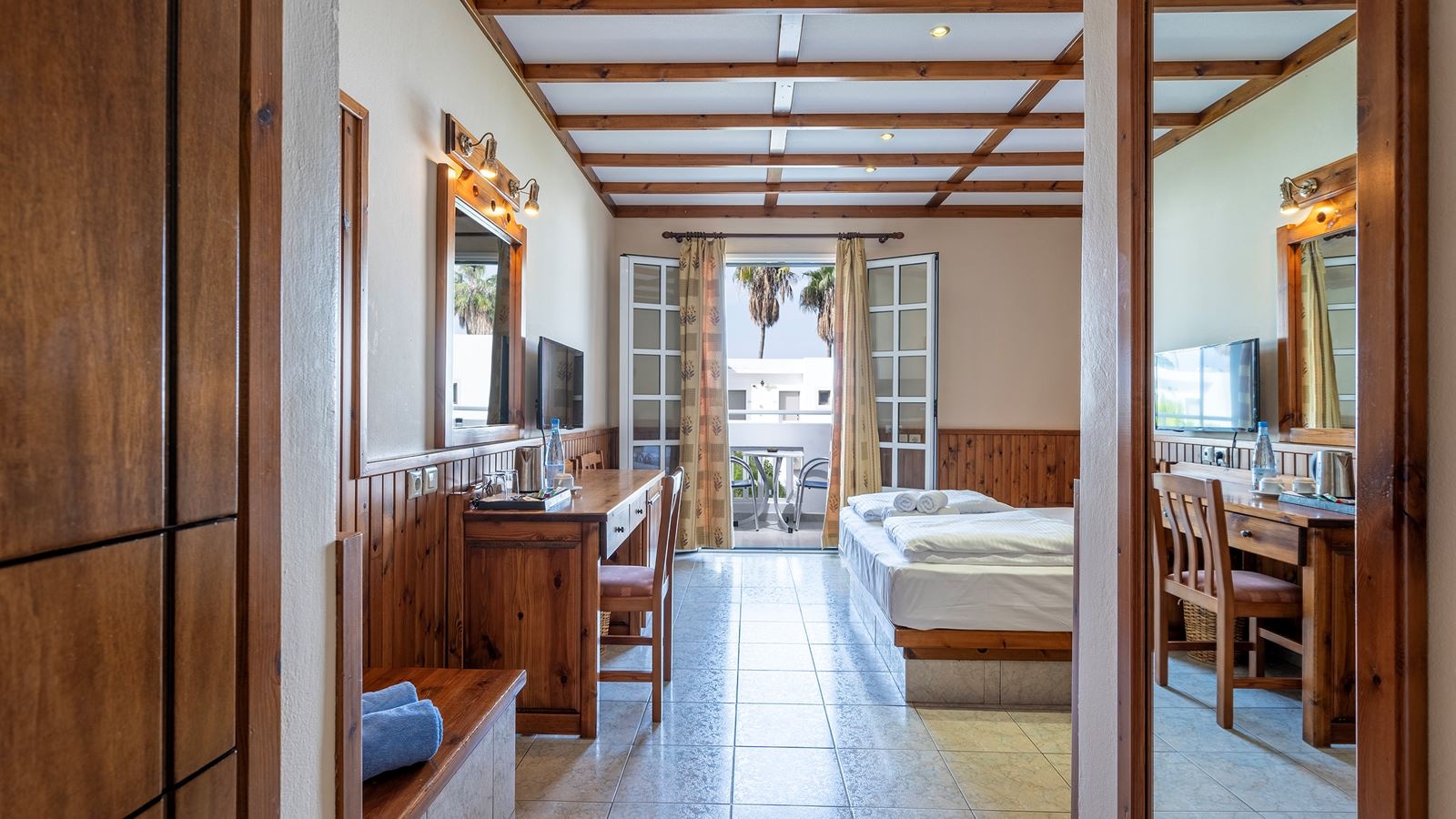 rooms-double-room-balcony-or-terrace