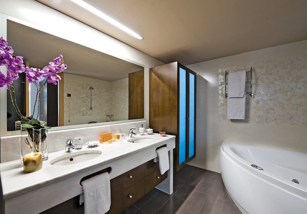 rooms-2-bedroom-suite-private-pool-and-jacuzzi