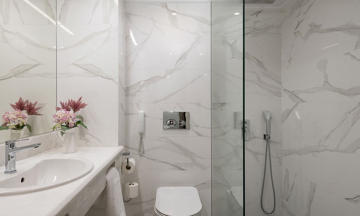 rooms-double-room-pool-or-garden-view