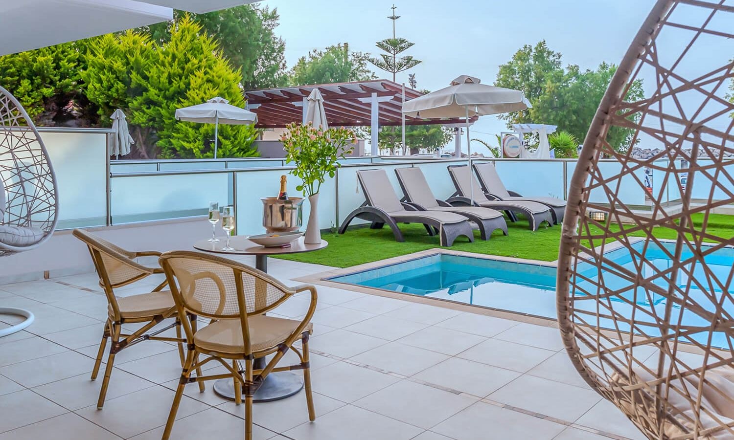 rooms-suite-with-private-pool-sea-view