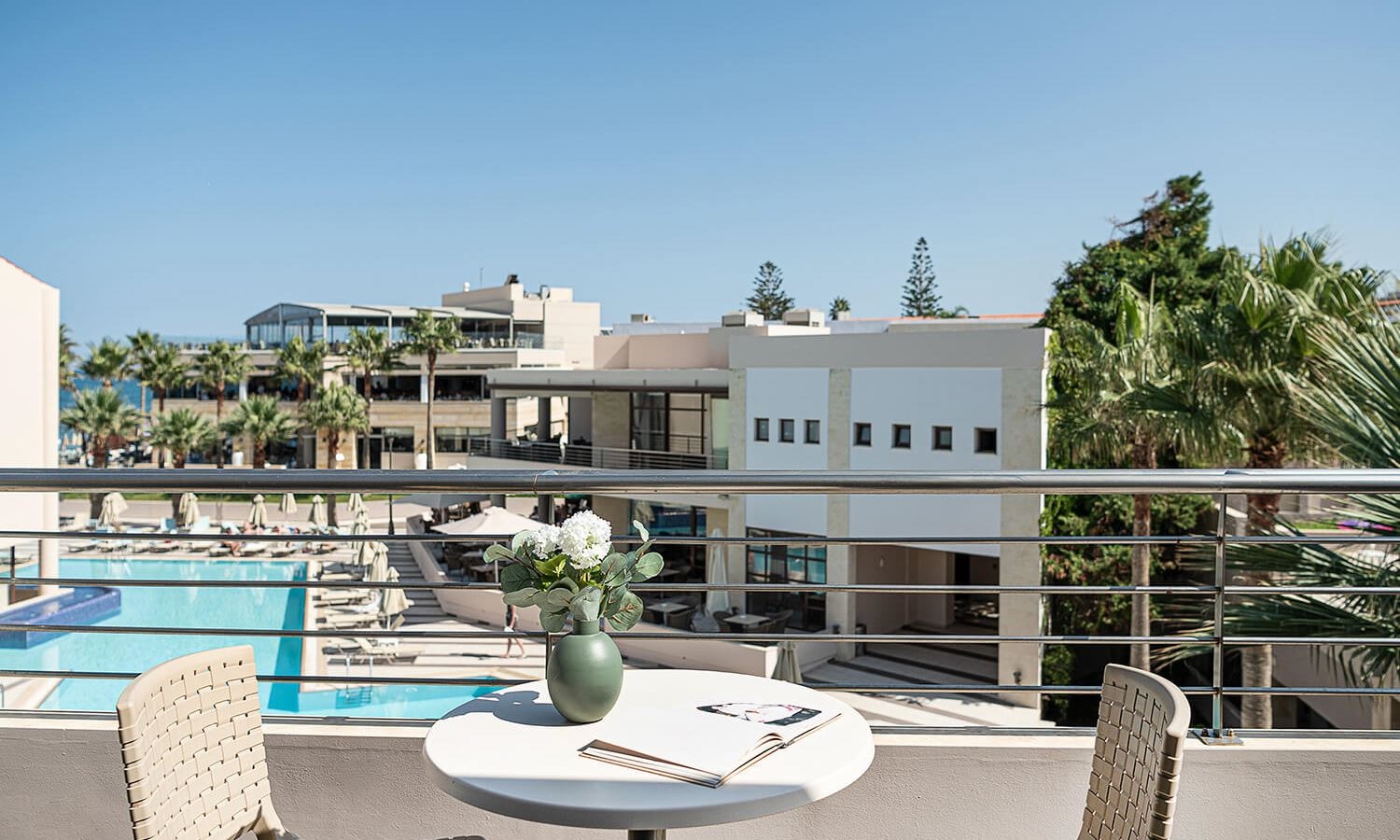 rooms-apartment-poolview