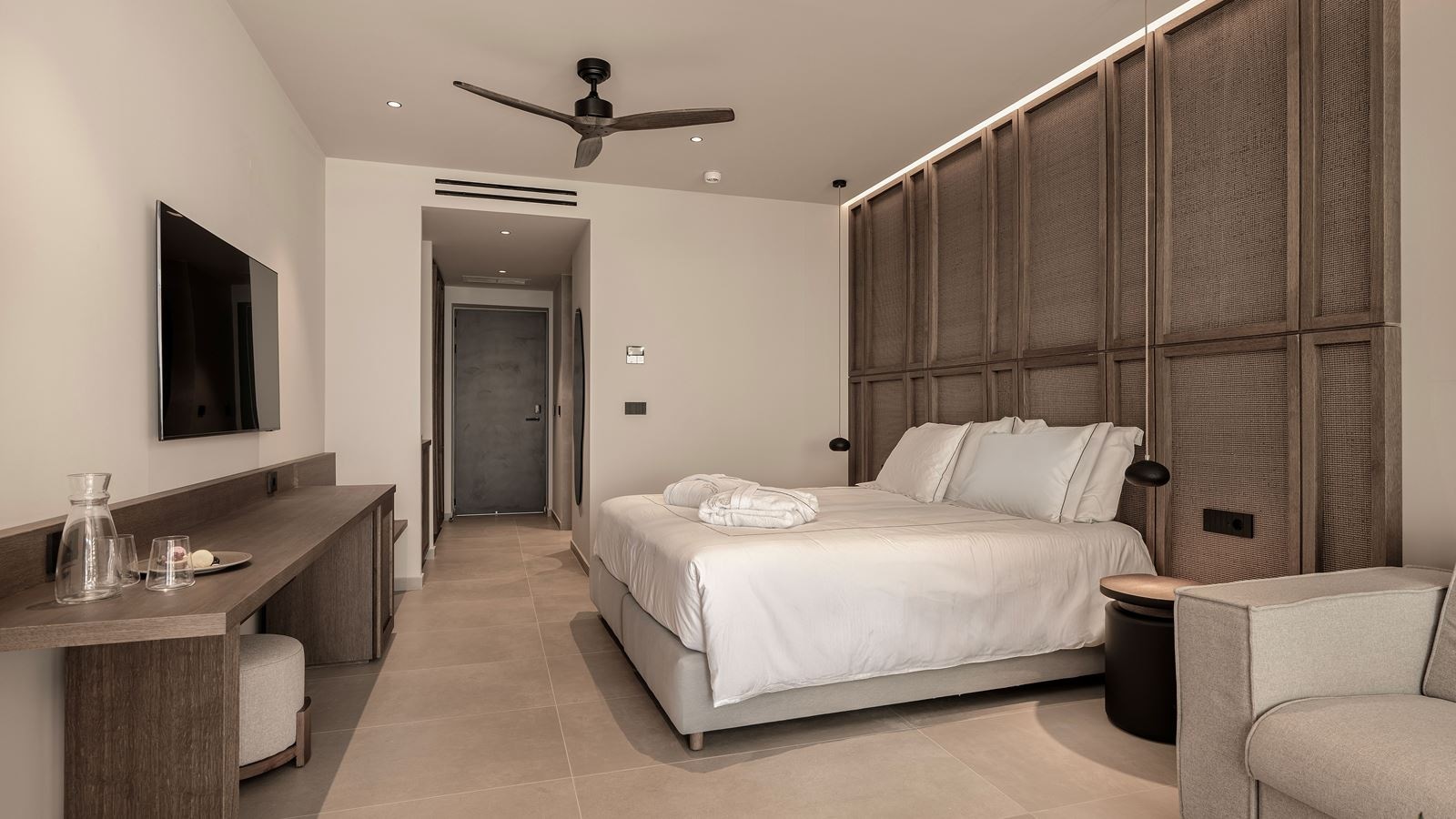 rooms-suite-deluxe-with-private-pool-and-balcony