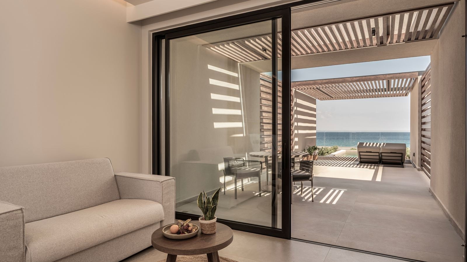 rooms-suite-deluxe-with-private-pool-and-balcony