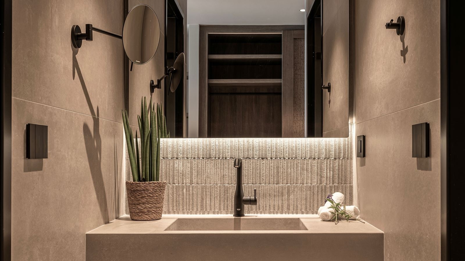 rooms-suite-deluxe-with-private-pool-and-balcony