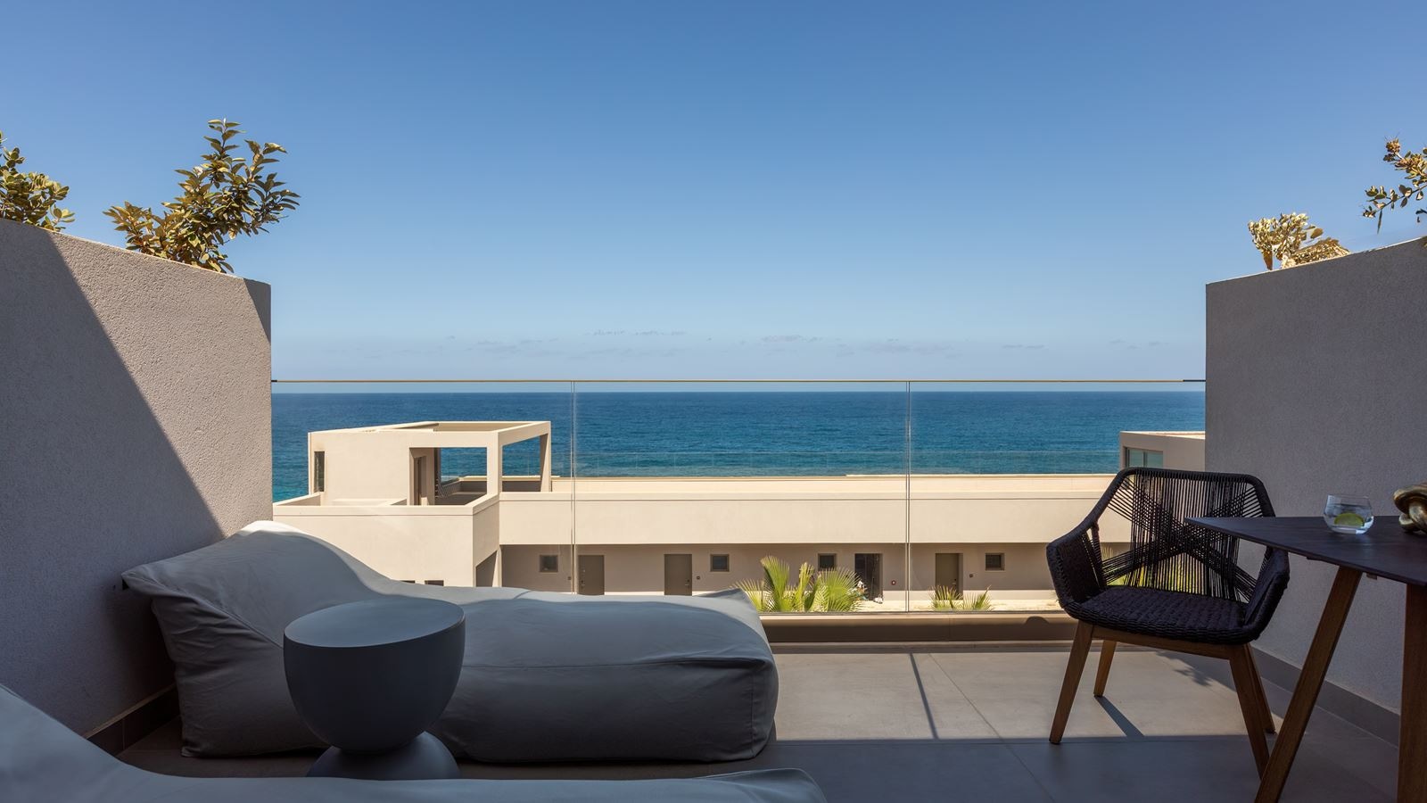 rooms-amber-gold-suite-seaview