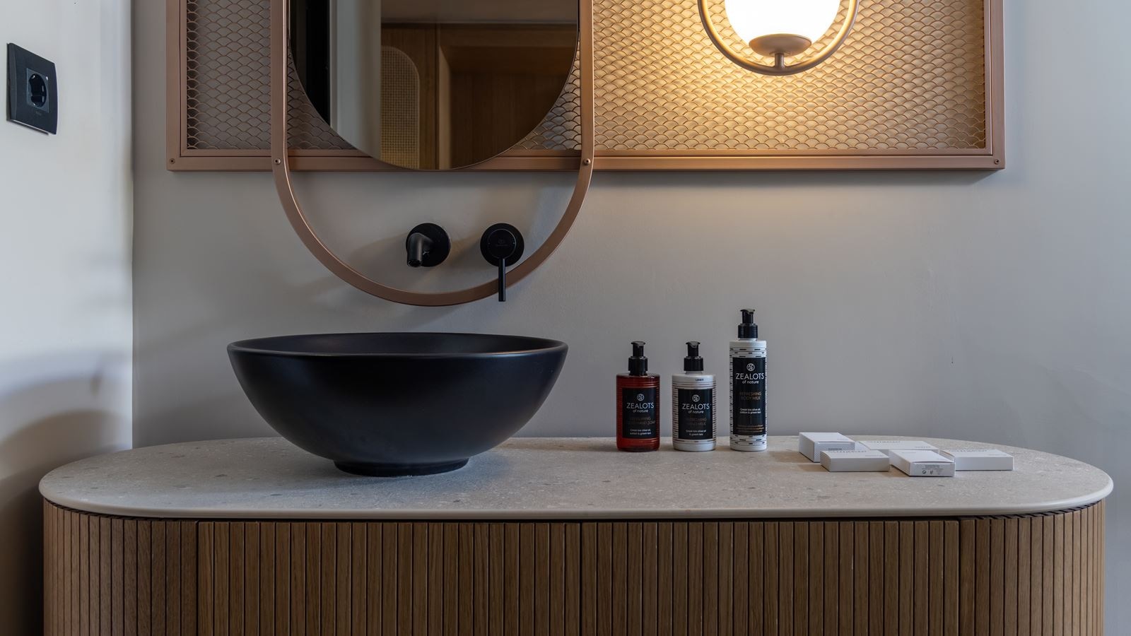 rooms-rouge-gold-maisonette-suite-individual-pool