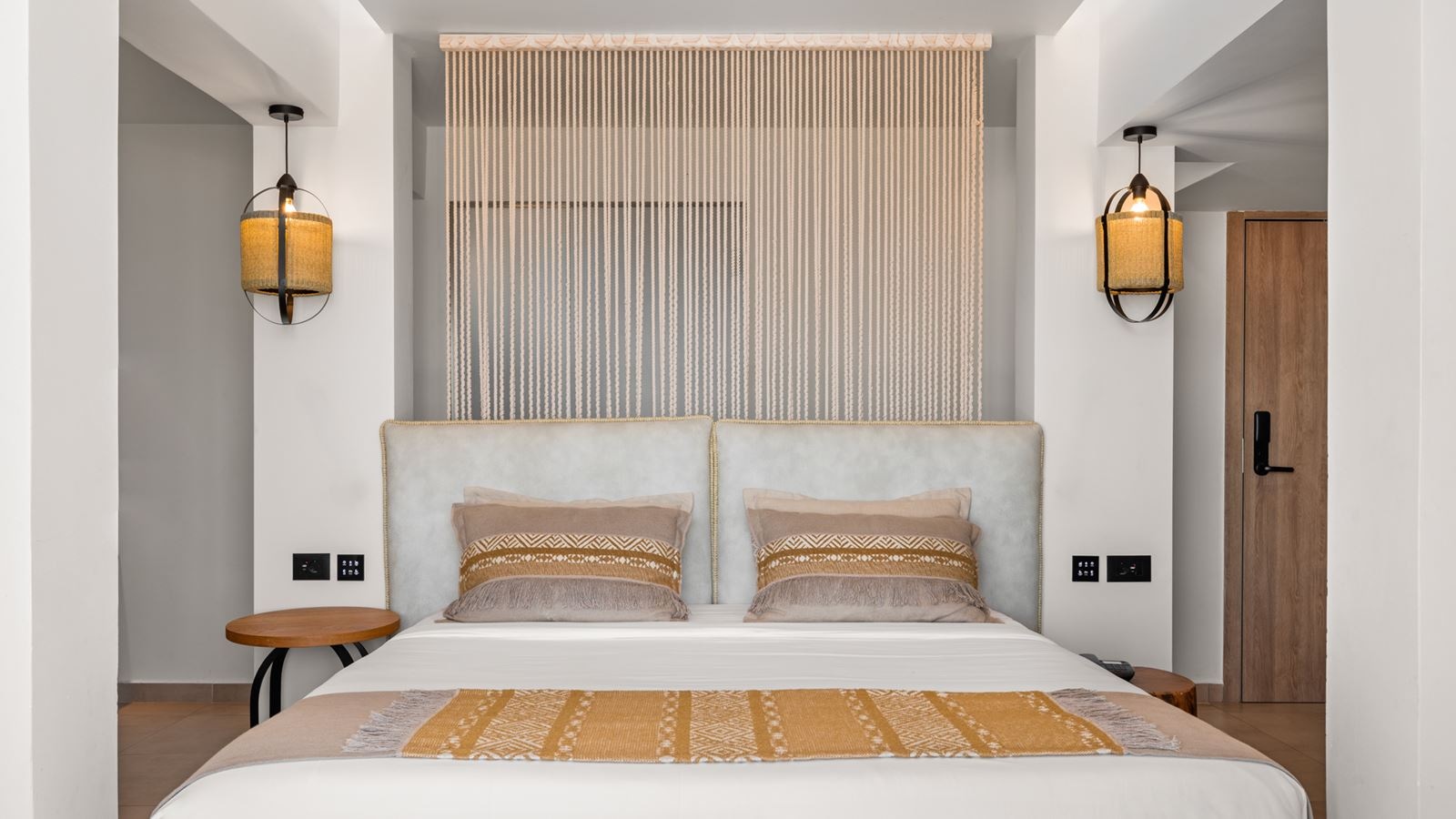 rooms-lifestyle-suite-pool-and-side-sea-view