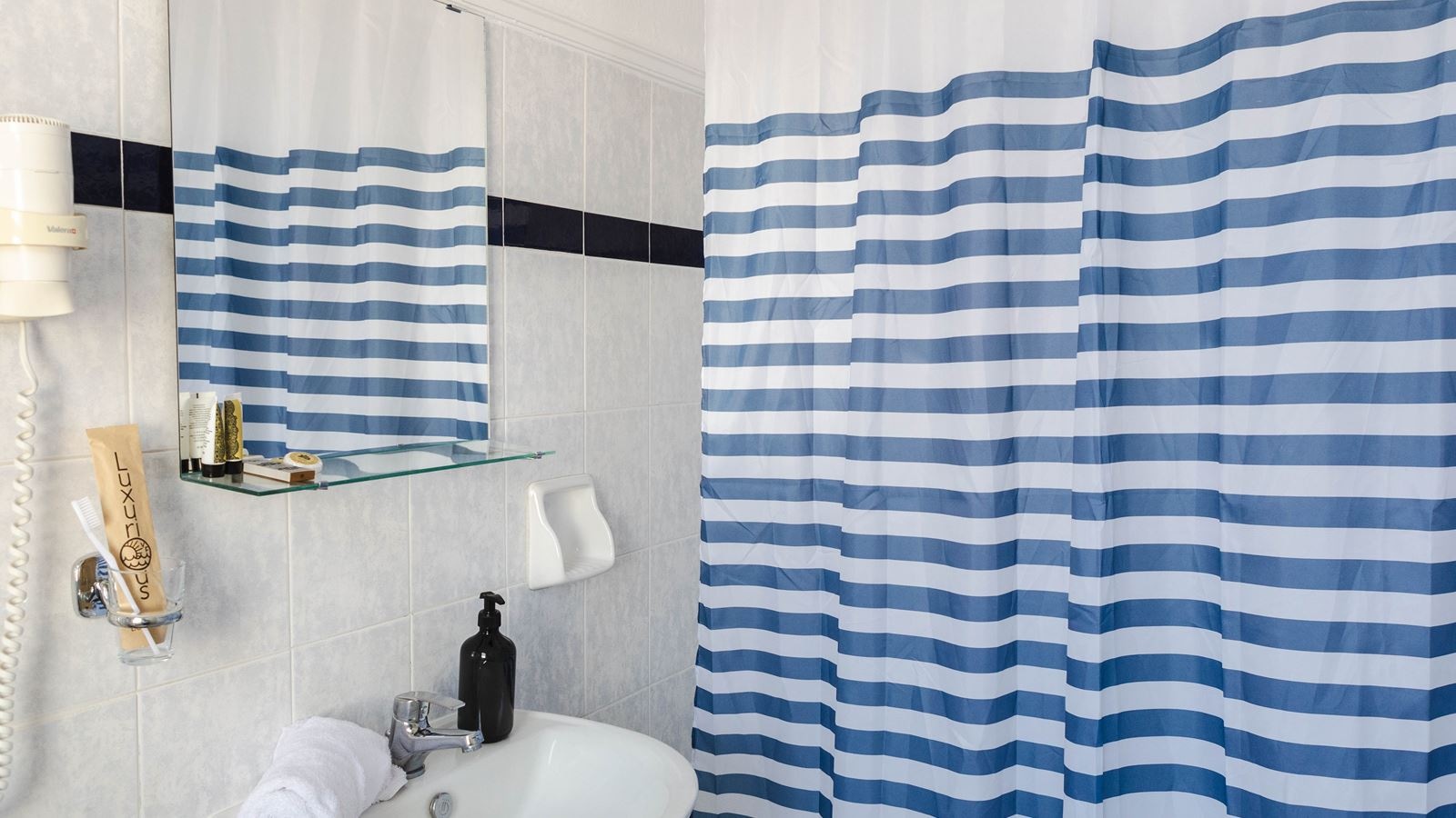 rooms-doubletwin-room