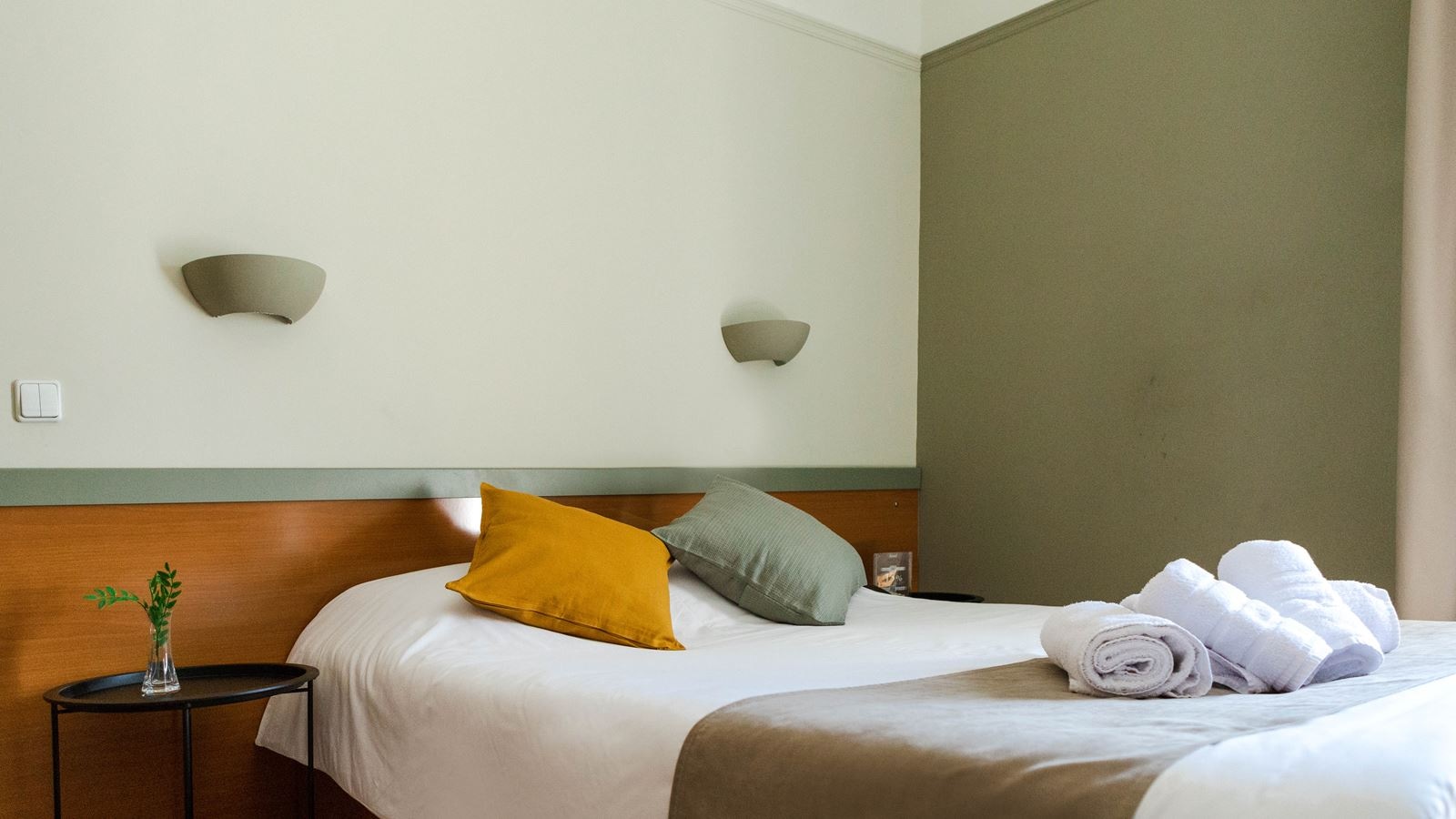 rooms-doubletwin-room