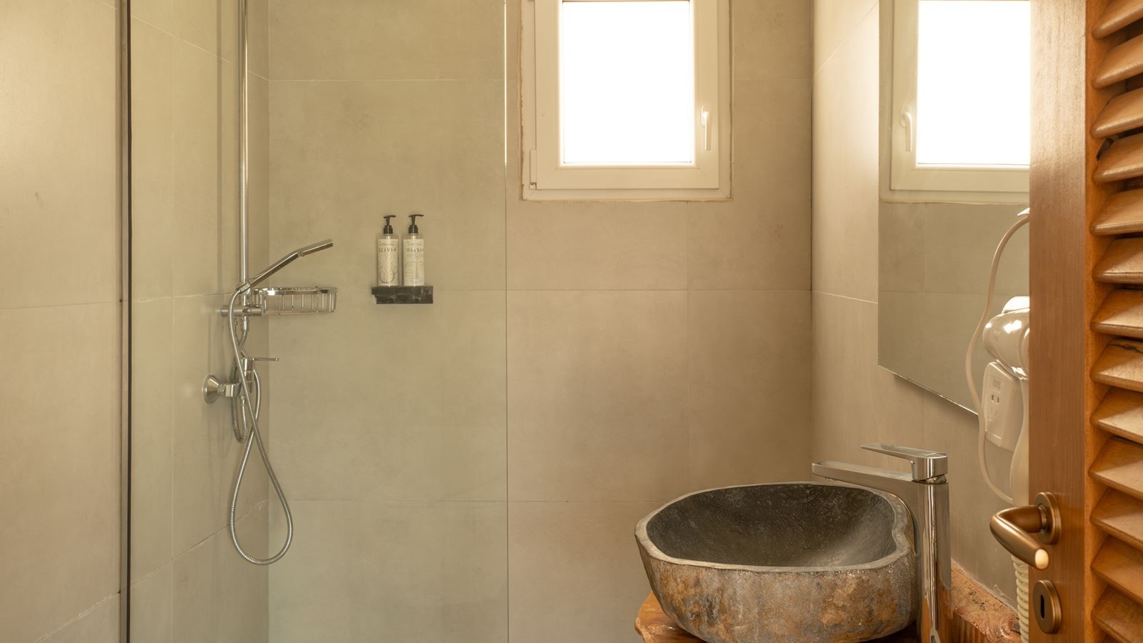 rooms-prenium-triple-room