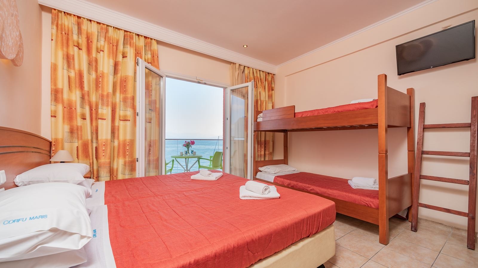 rooms-family-large-bunkbed-sea-view-balcony-or-terrace