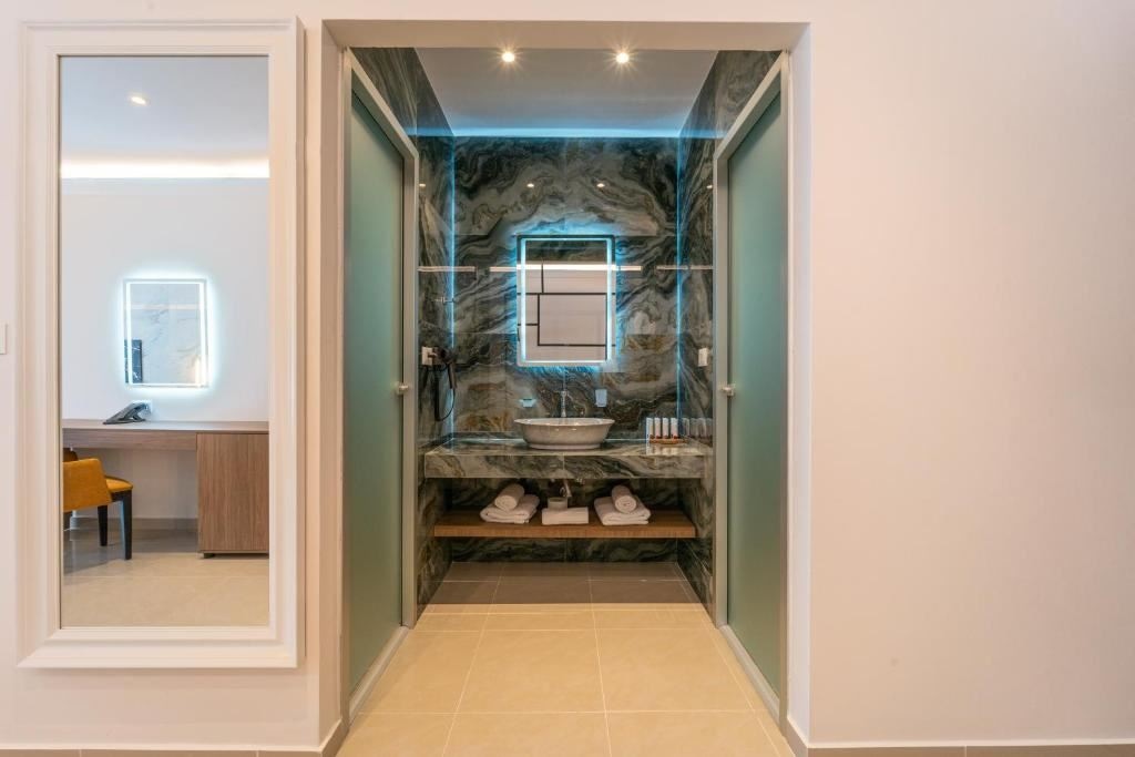 rooms-deluxe-queen-suite-|-capacity-3