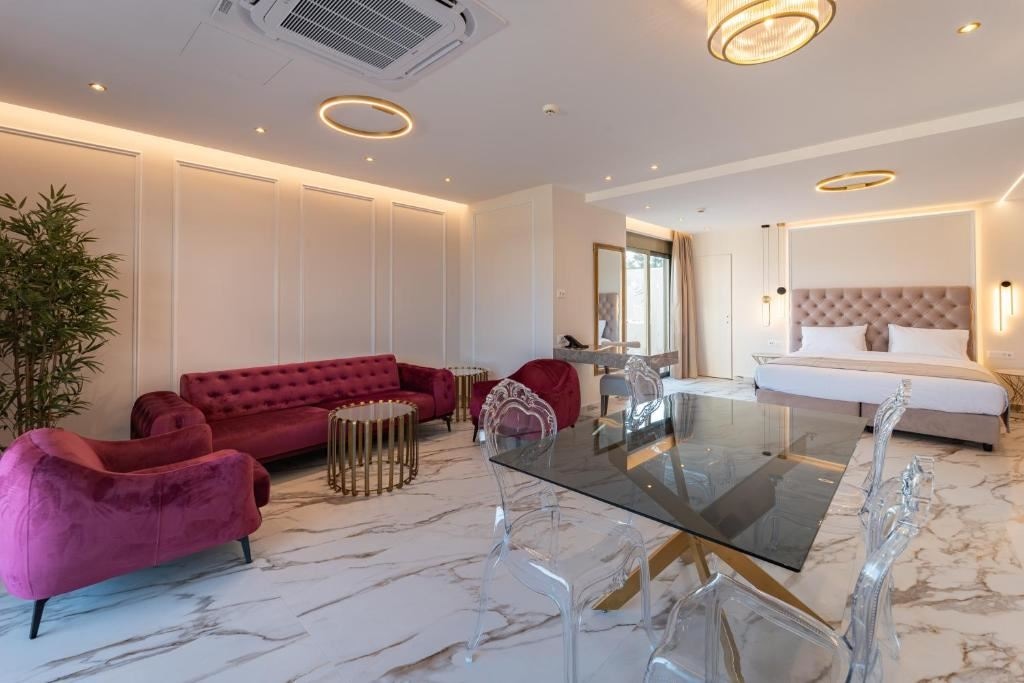 rooms-deluxe-king-suite