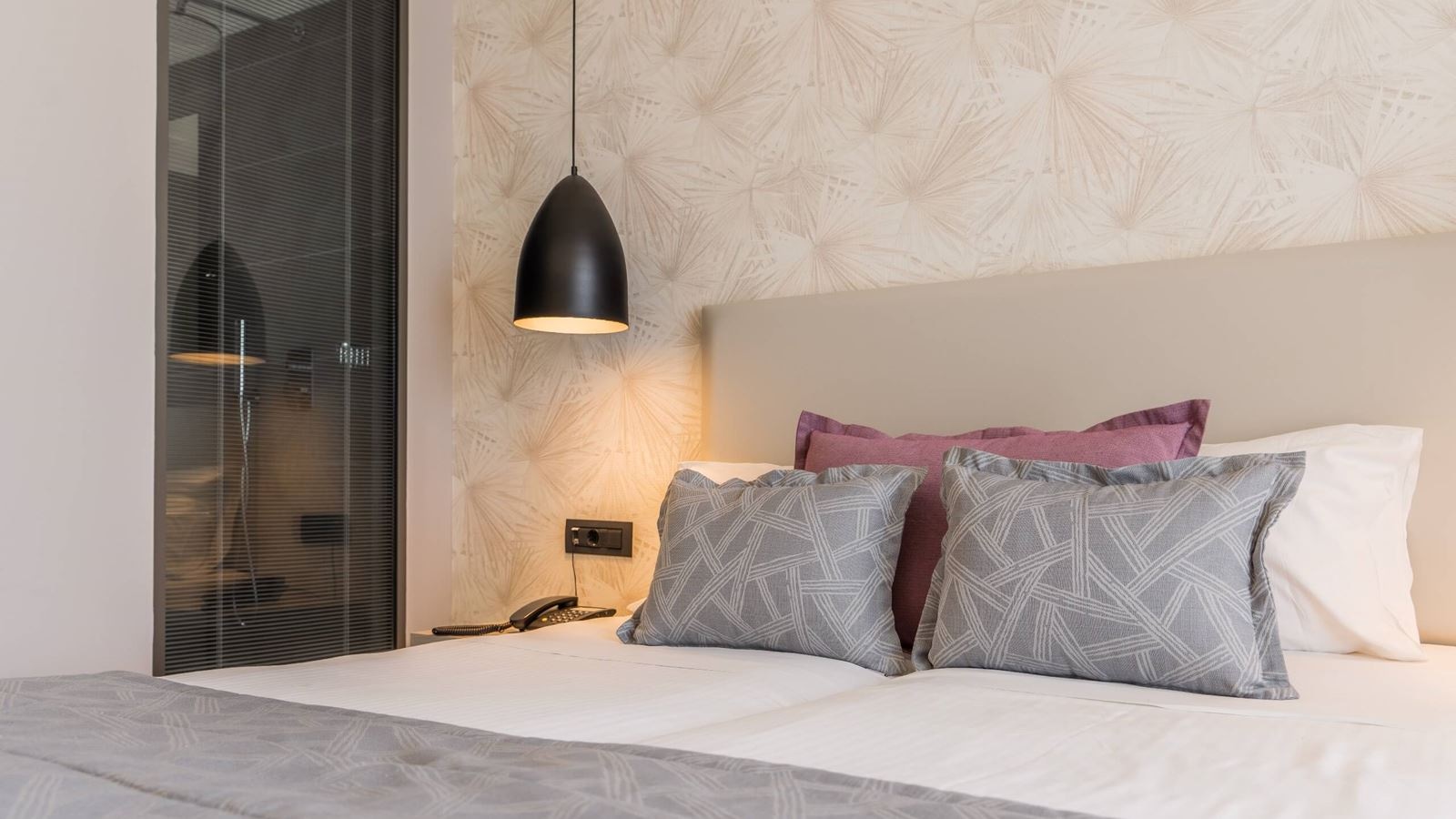 rooms-standard-room-balcony