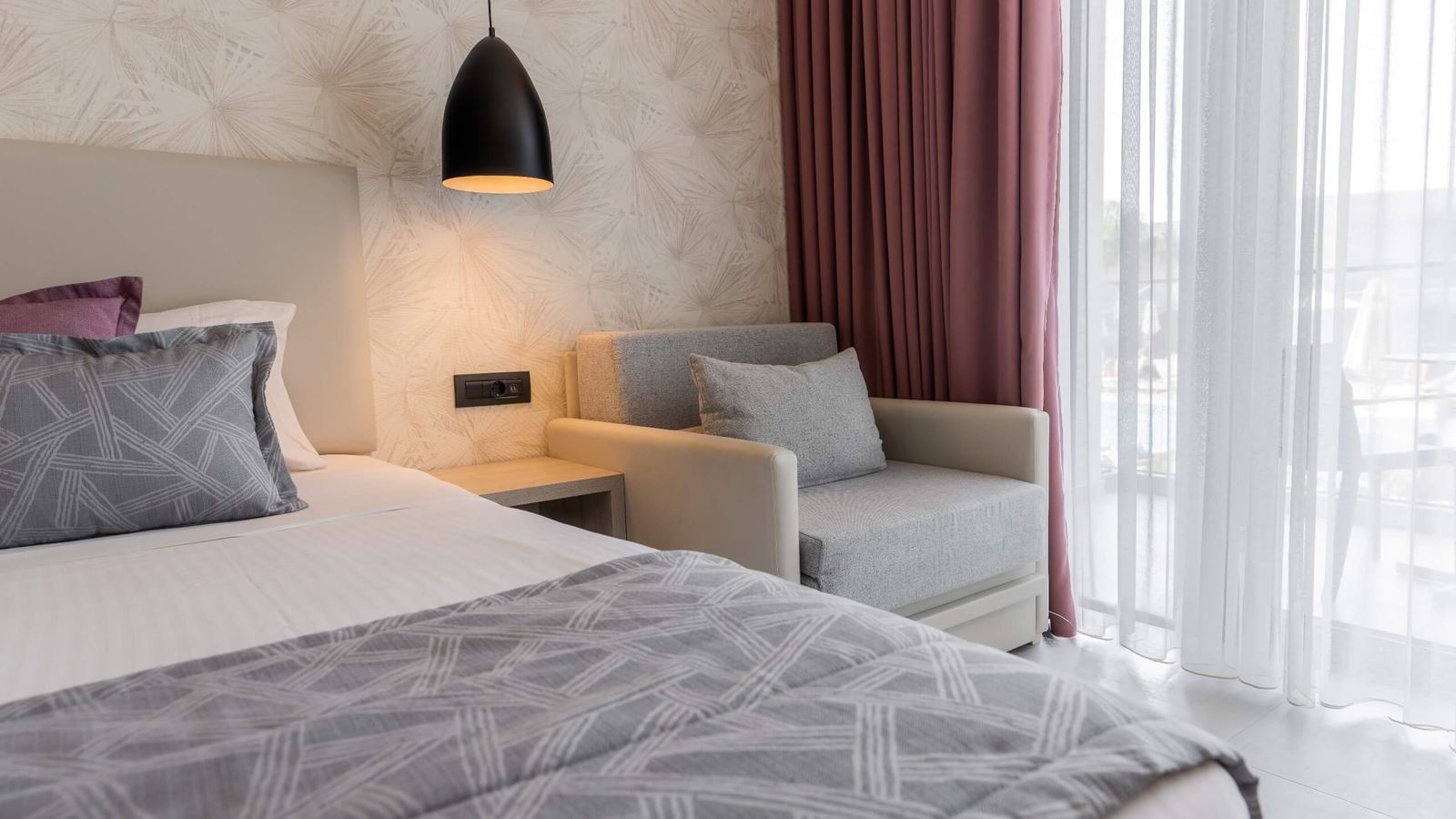 rooms-standard-room-balcony