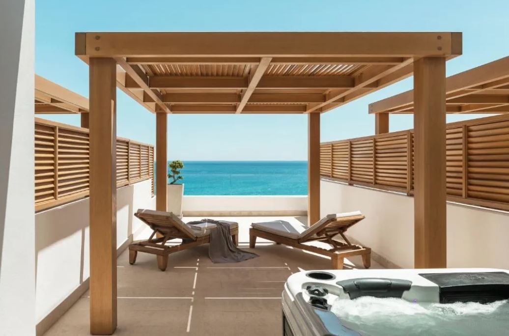 rooms-family-suite-sea-view-with-whirpool-spa-jazzi