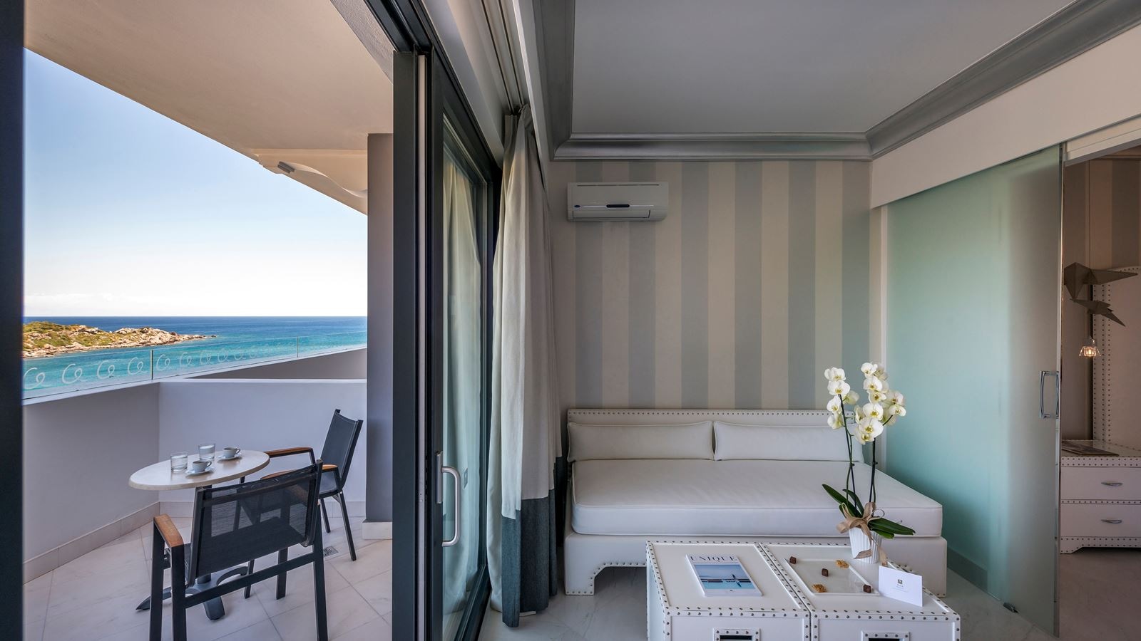 rooms-family-sea-view--balcony-or-terrace