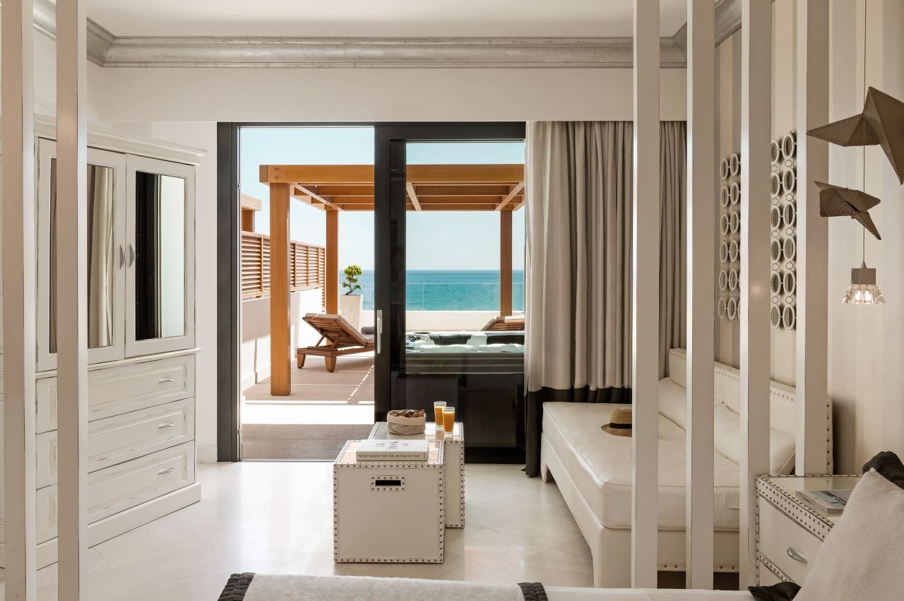 rooms-junior-suite-sea-view-with-whirpool-spa-jazzi