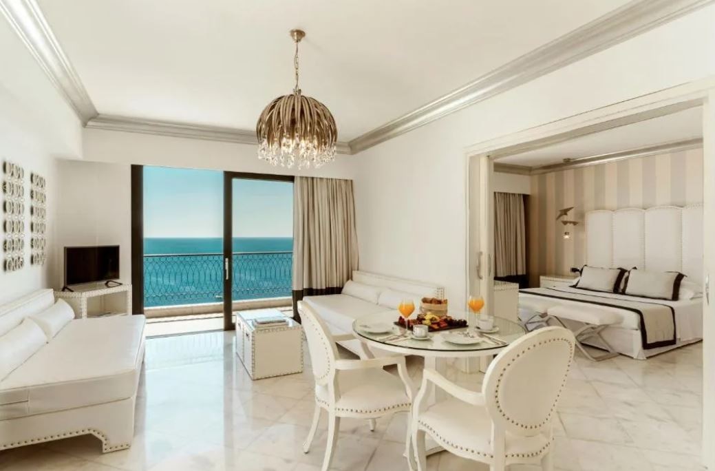 rooms-presidential-suite-sea-view-with-jacuzzi