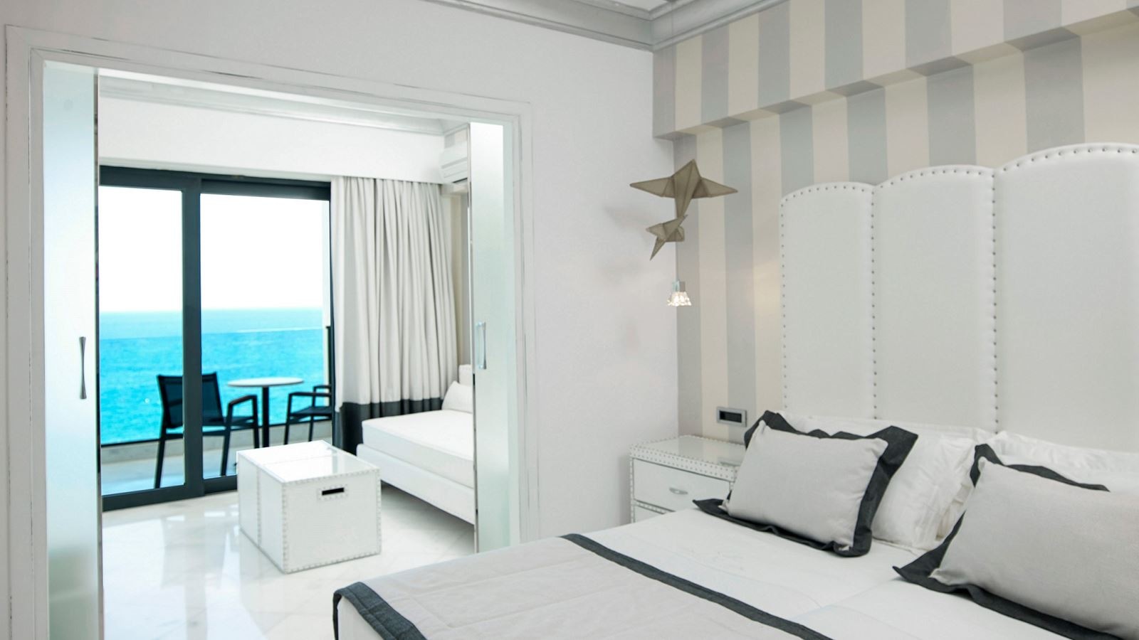 rooms-family-sea-view--balcony-or-terrace