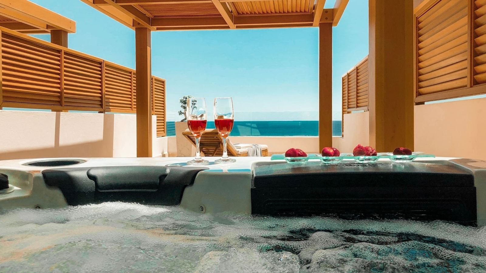 rooms-family-suite-sea-view-with-whirpool-spa-jazzi