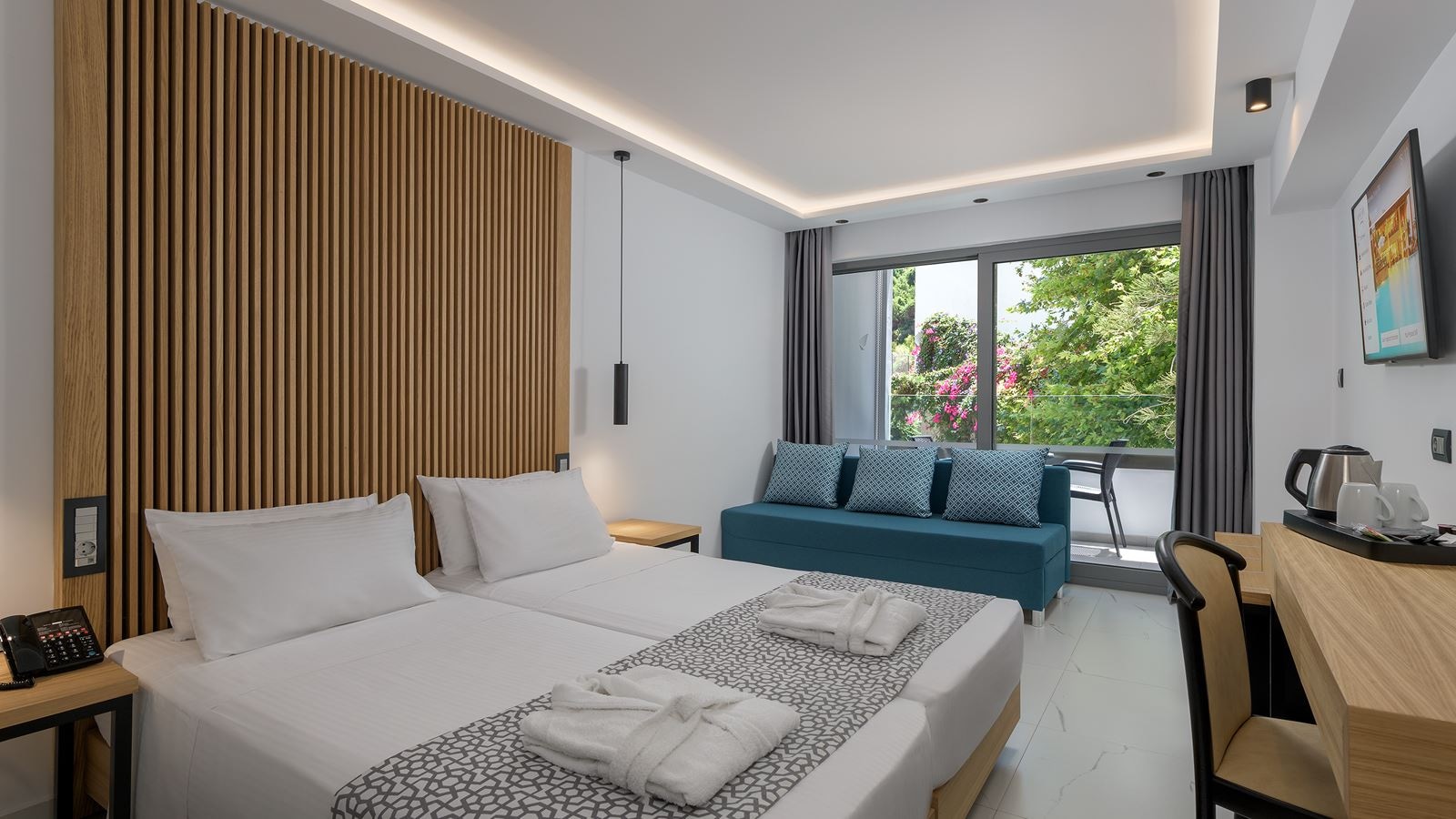 rooms-room-superior-triple-garden-view-balcony