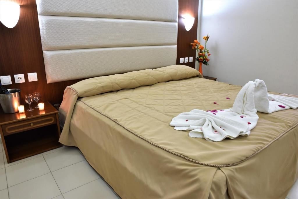 rooms-room-triple-balcony-or-terrace