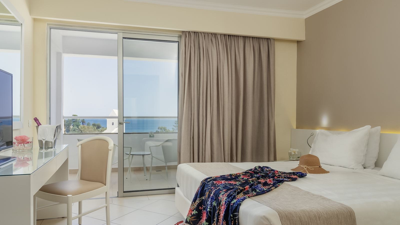 rooms-deluxe-sea-view