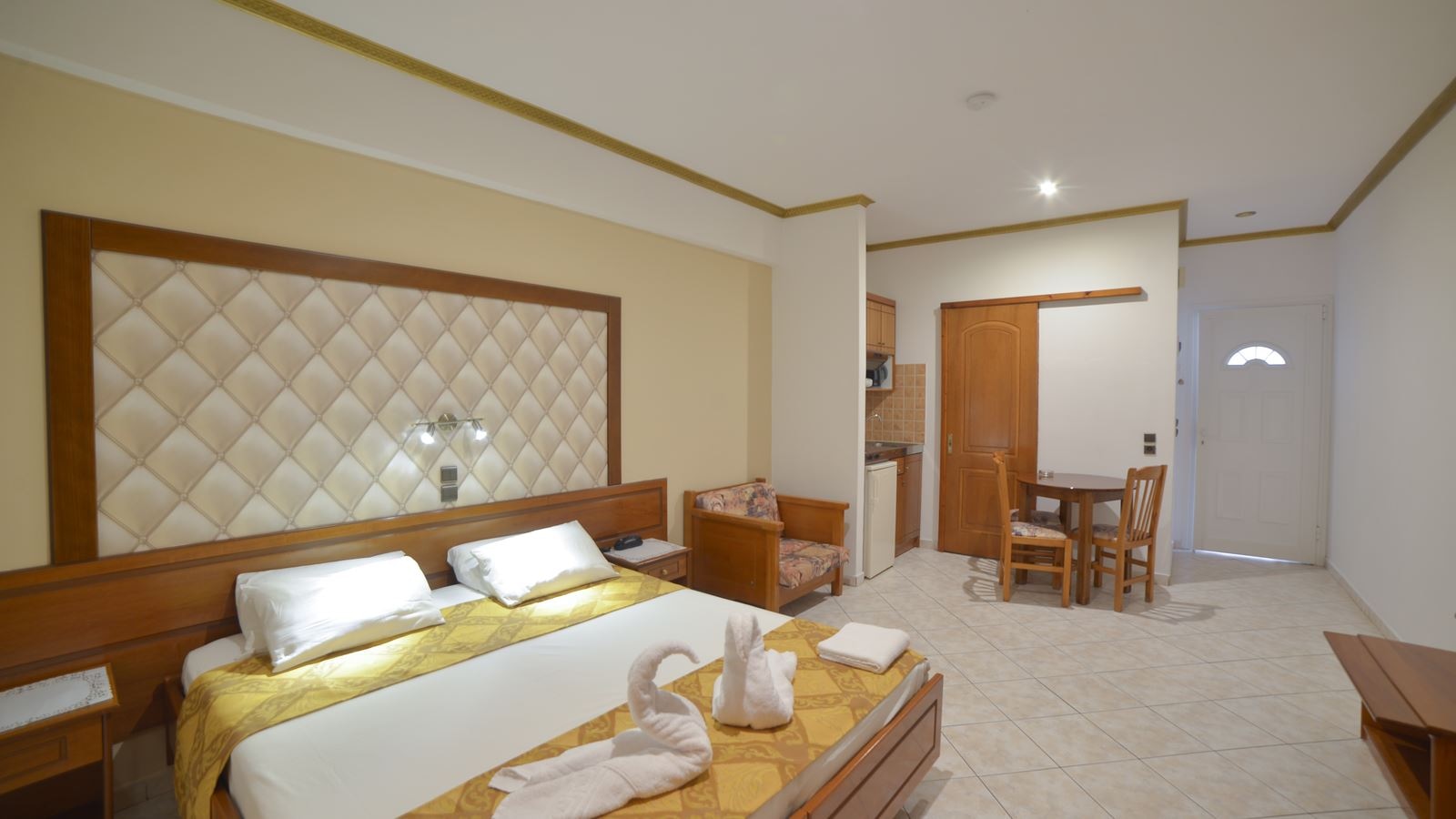 rooms-double-standard-studio