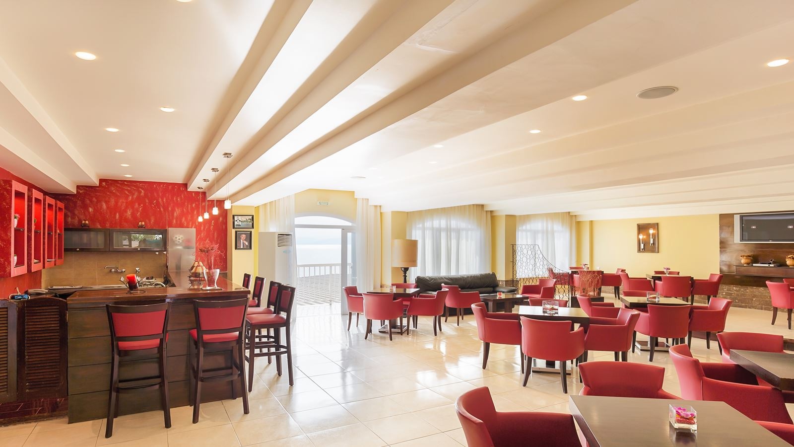 restaurants-pool-bar