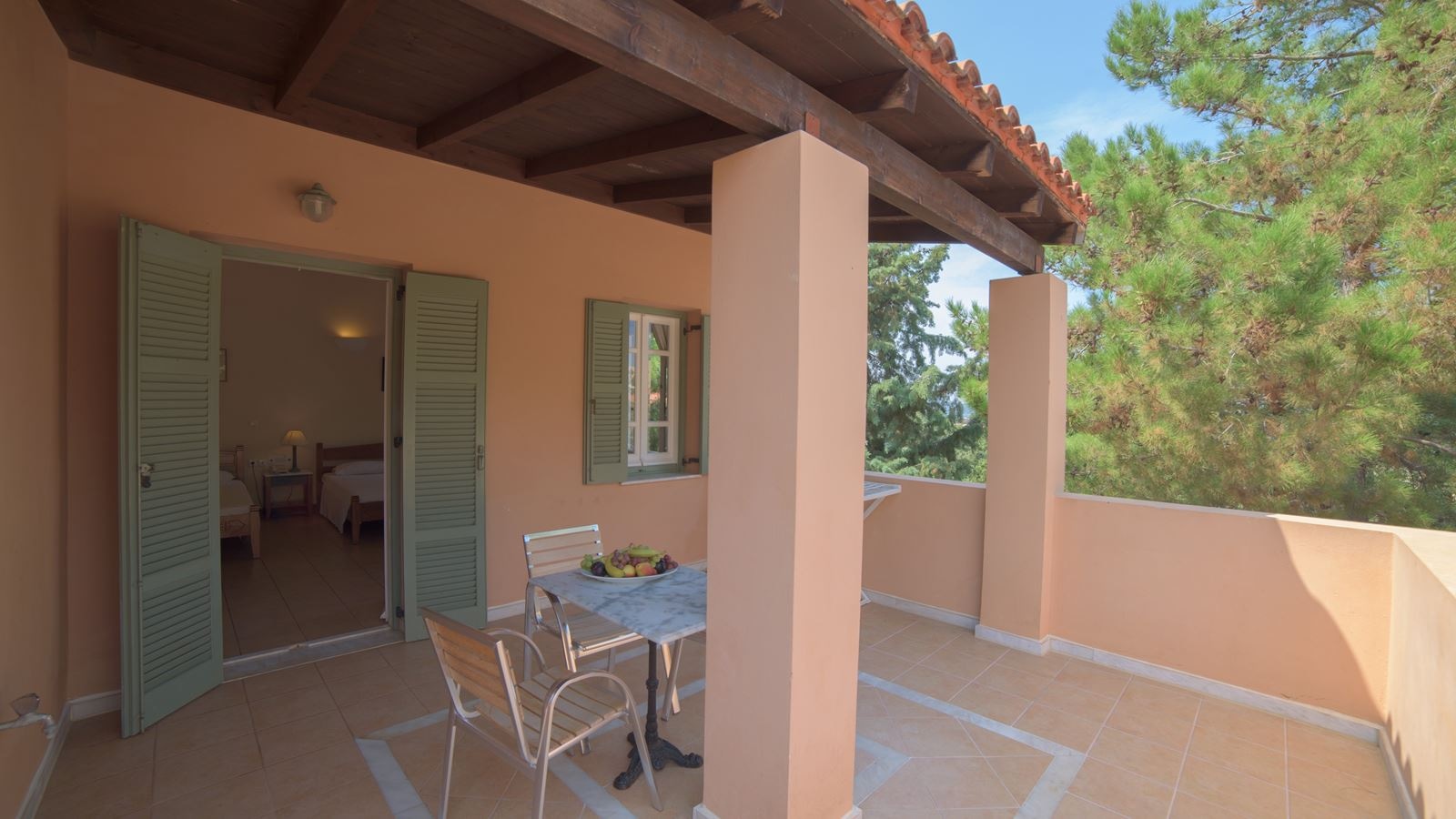 rooms-one-bedroom-family--garden-view-balcony-or-terrace