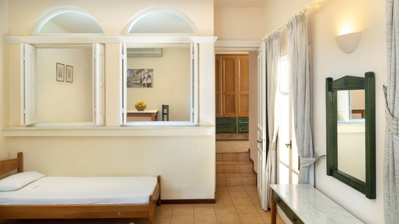 rooms-one-bedroom-family--side-sea-view-balcony-or-terrace