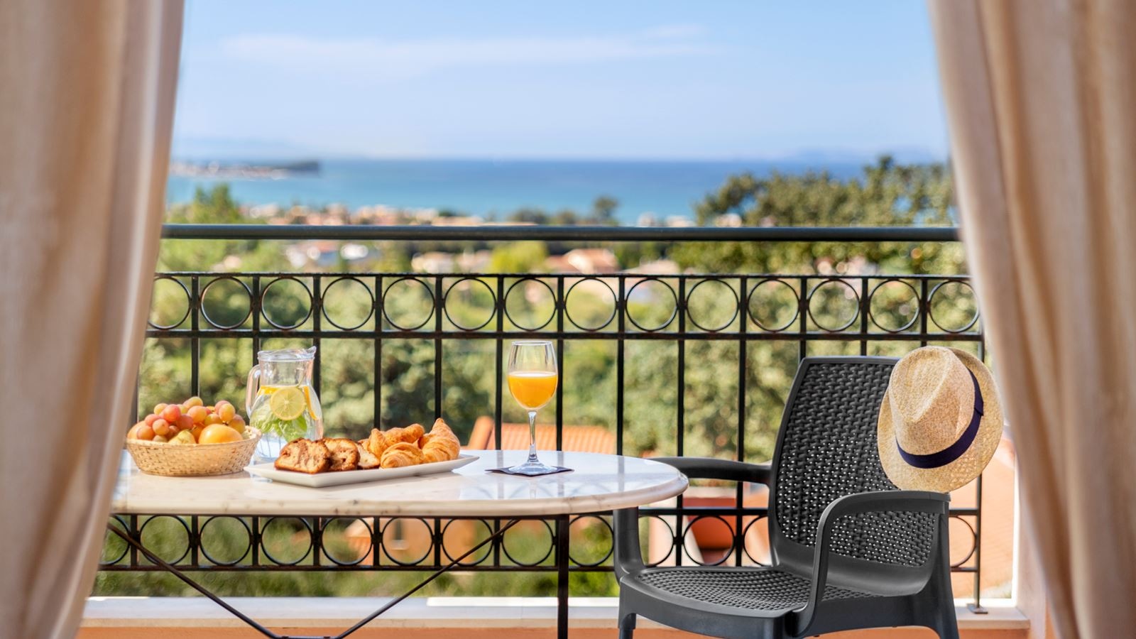 rooms-one-bedroom-family-superior-sea-view-balcony-or-terrace