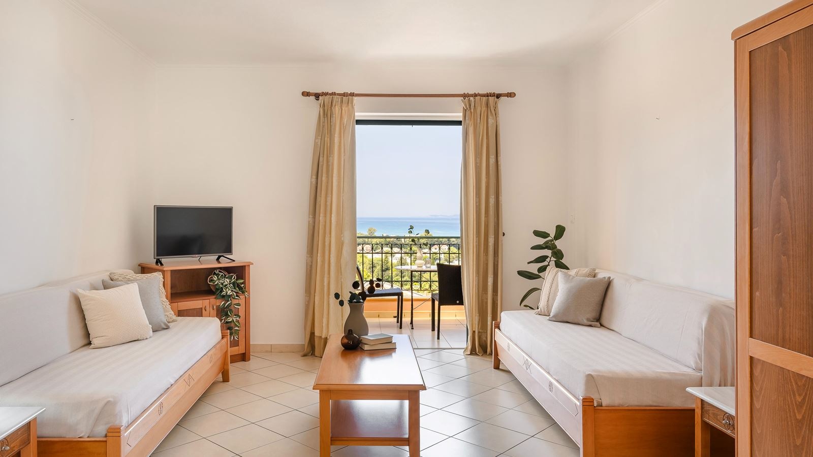 rooms-one-bedroom-family-superior-sea-view-balcony-or-terrace