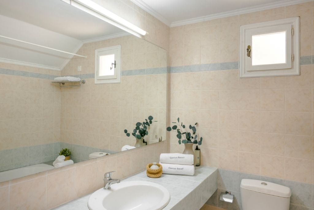 rooms-one-bedroom-family--side-sea-view-balcony-or-terrace