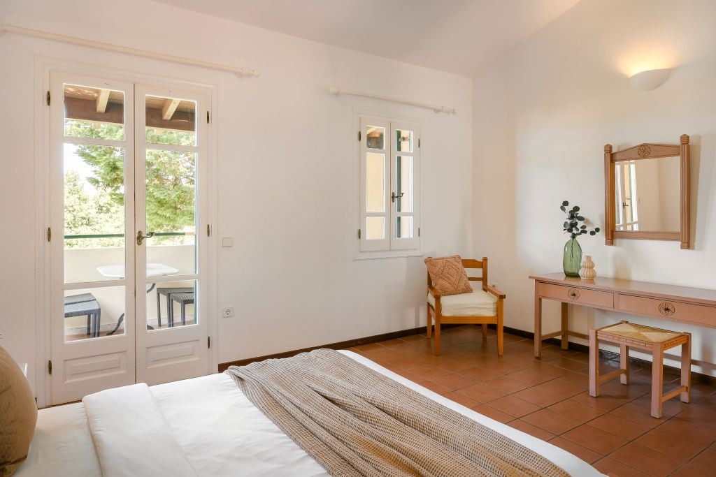 rooms-one-bedroom-family--side-sea-view-balcony-or-terrace