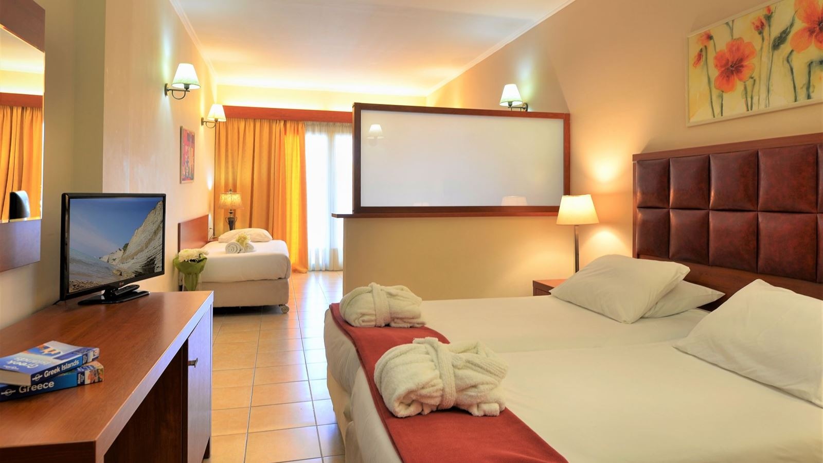 rooms-family-pool-view