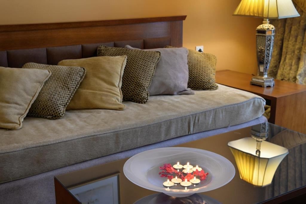 rooms-suite-lake-view